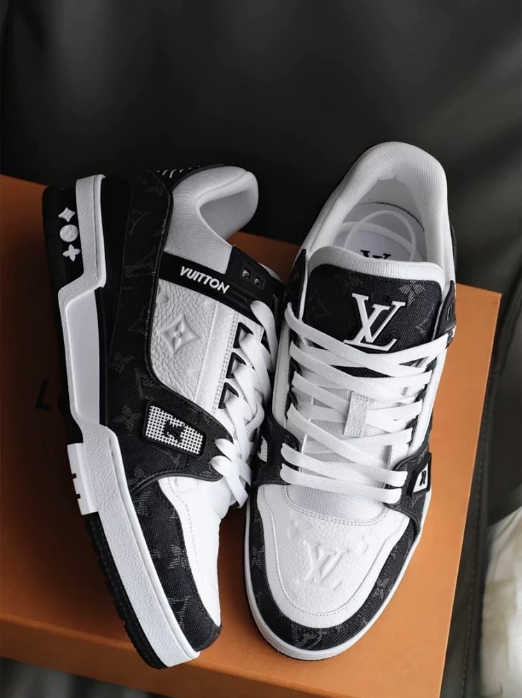 Louis Vuitton   Light luxury men's shoes, board shoes, trendy shoes, thick soled shoes, donkey low t
