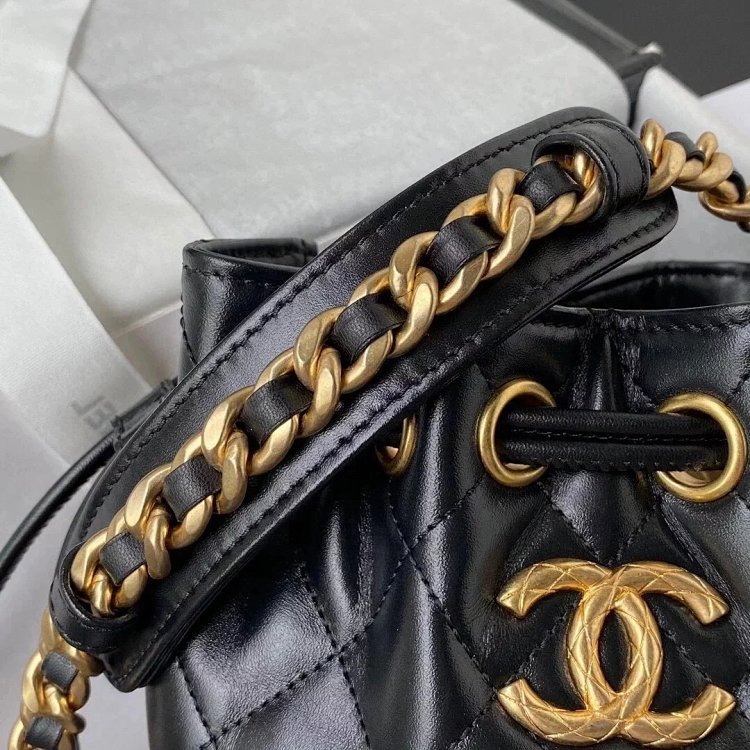 Chanel Retro Smooth Leather Drawstring Bucket Bag AS2716 Cross Carrying Women's Bag AS2716 Chanel Re