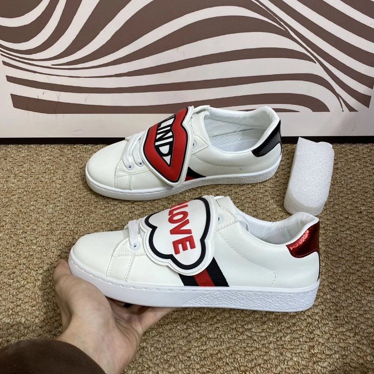 Gucci kisses red lips in white shoes | Yoyubuy Spreadsheet