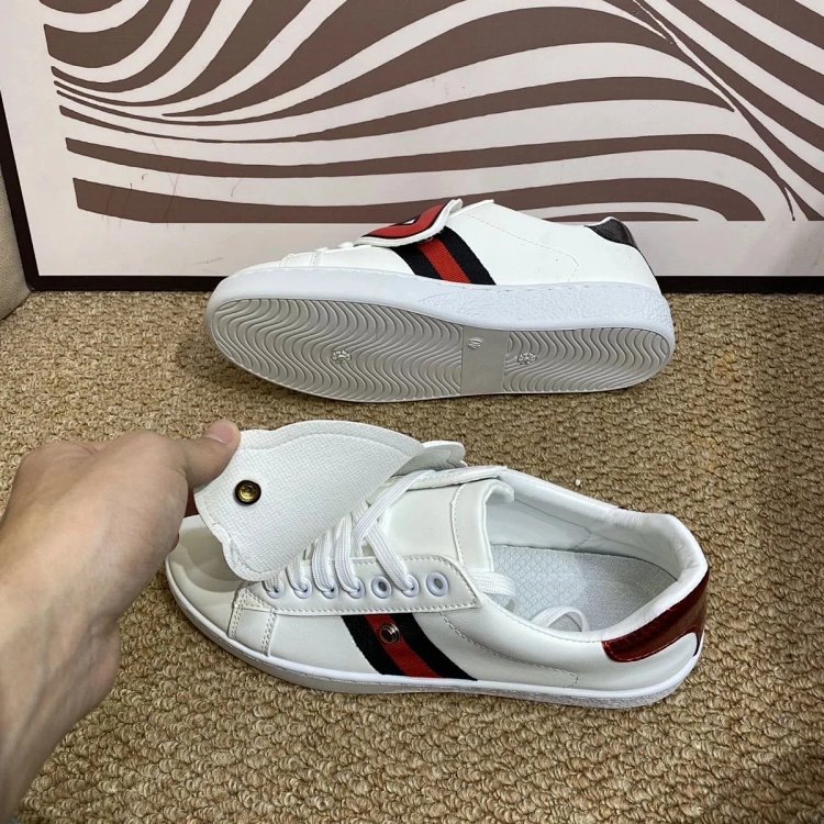 Gucci kisses red lips in white shoes | Yoyubuy Spreadsheet