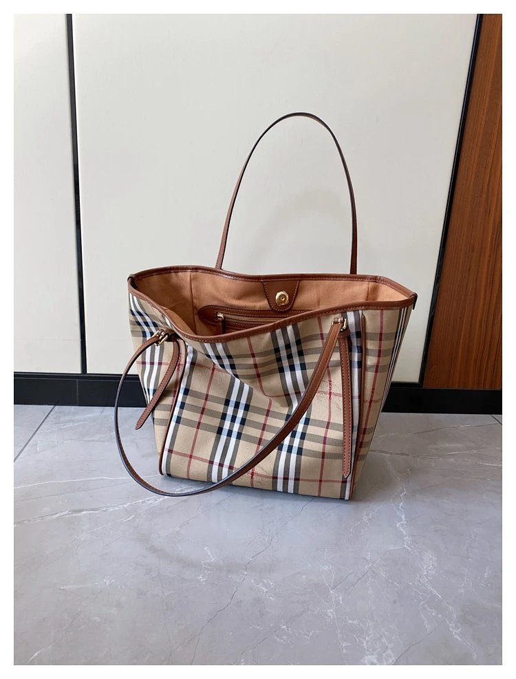 Burberry plaid pattern tote bag | Yoyubuy Spreadsheet