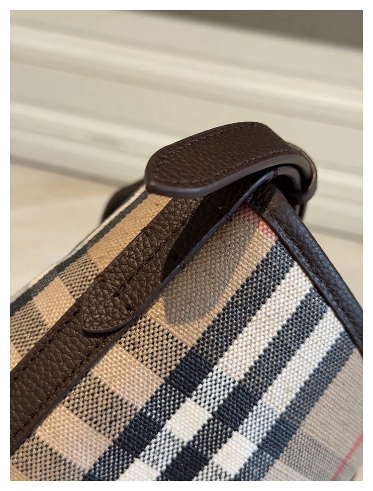 Burberry  Classic British plaid crossbody bag | Yoyubuy Spreadsheet