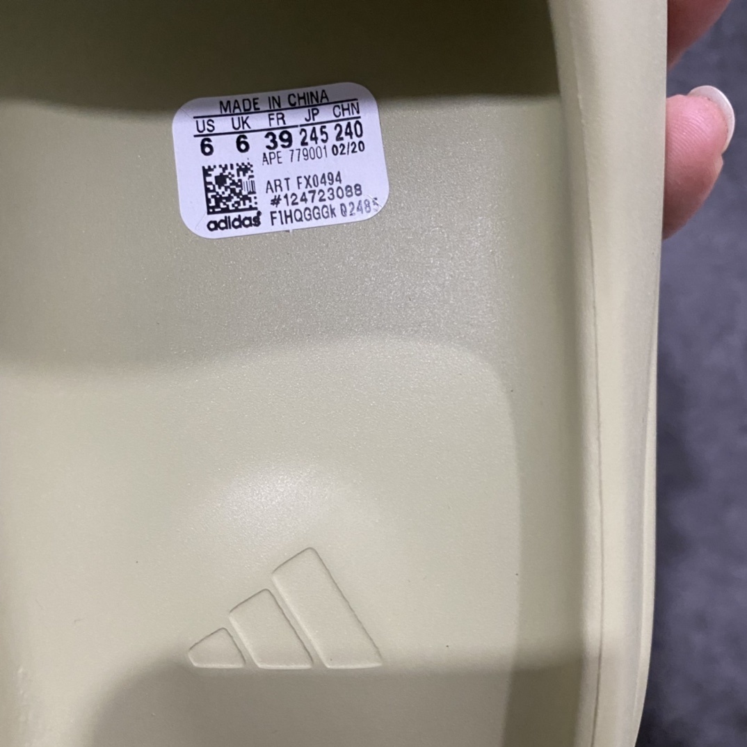 Adidas slippers T538022 | Yoyubuy Spreadsheet