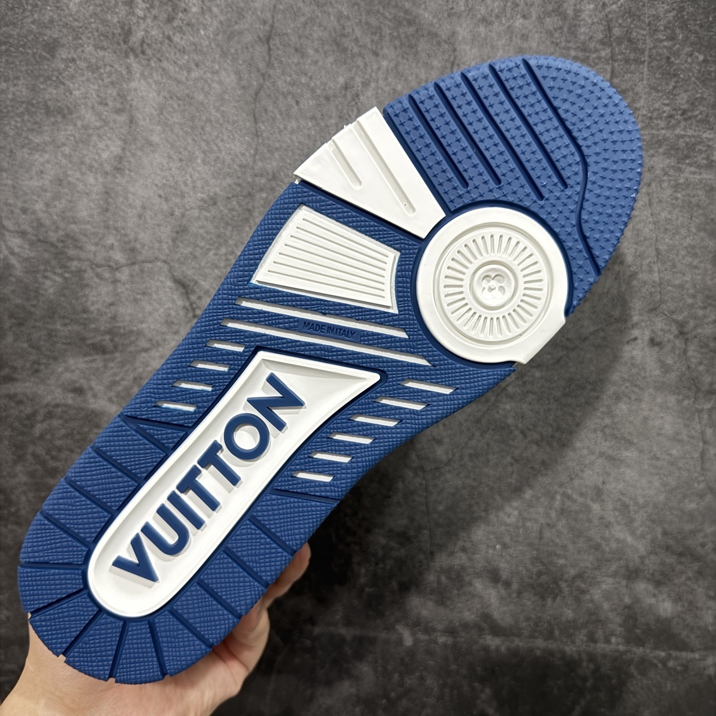 Louis Vuitton  Trainer Sneaker T538001 | Yoyubuy Spreadsheet