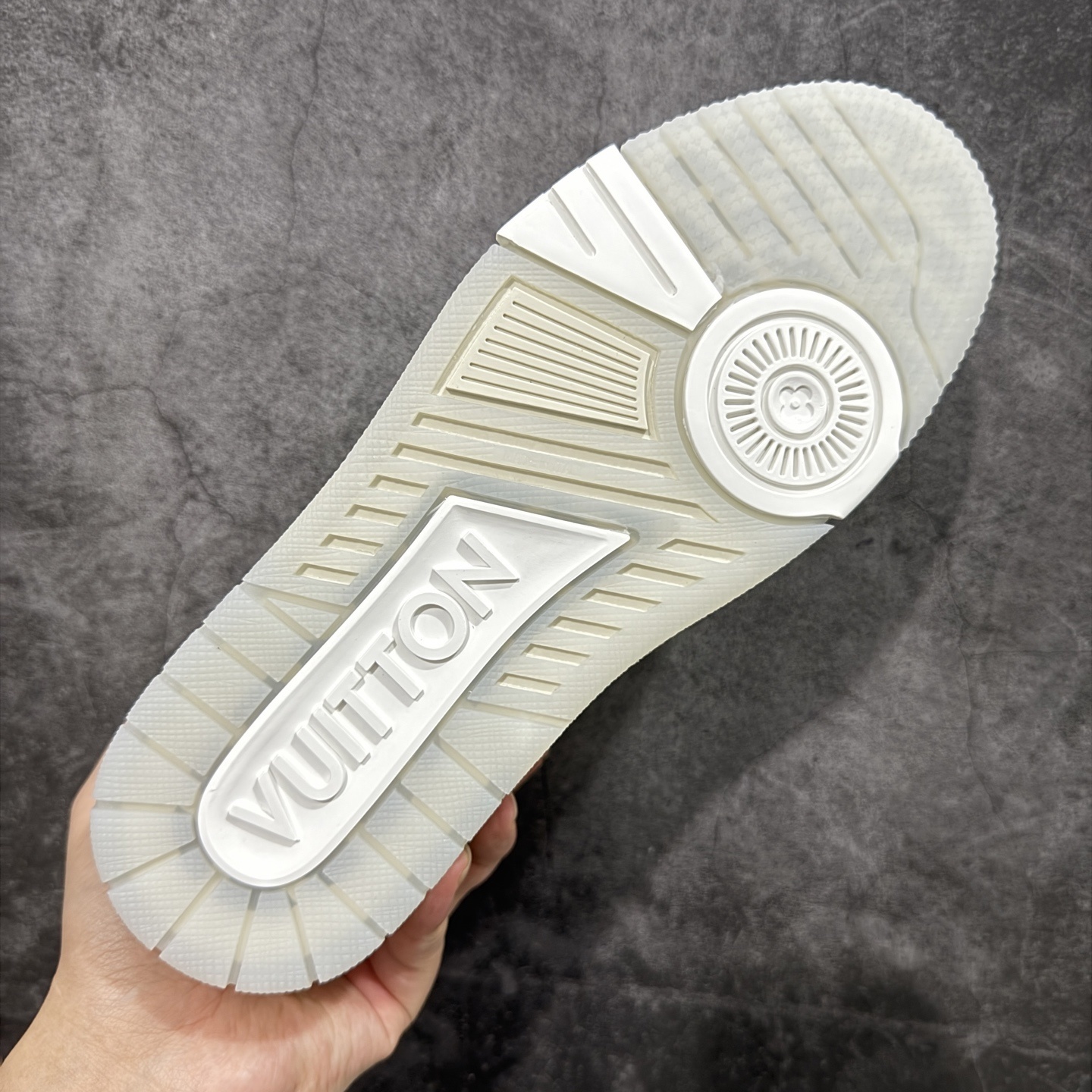 Louis Vuitton  Trainer Sneaker T538002 | Yoyubuy Spreadsheet