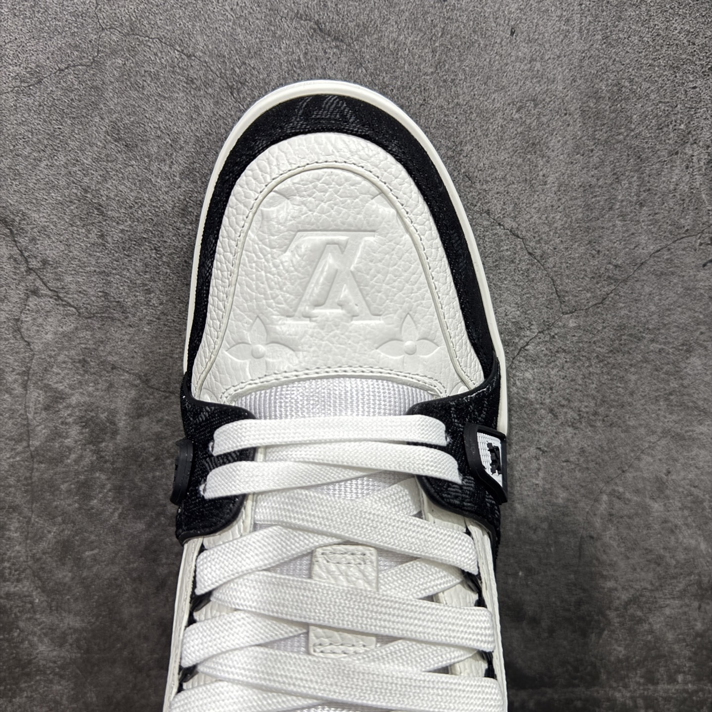 Louis Vuitton  Trainer Sneaker T538004 | Yoyubuy Spreadsheet