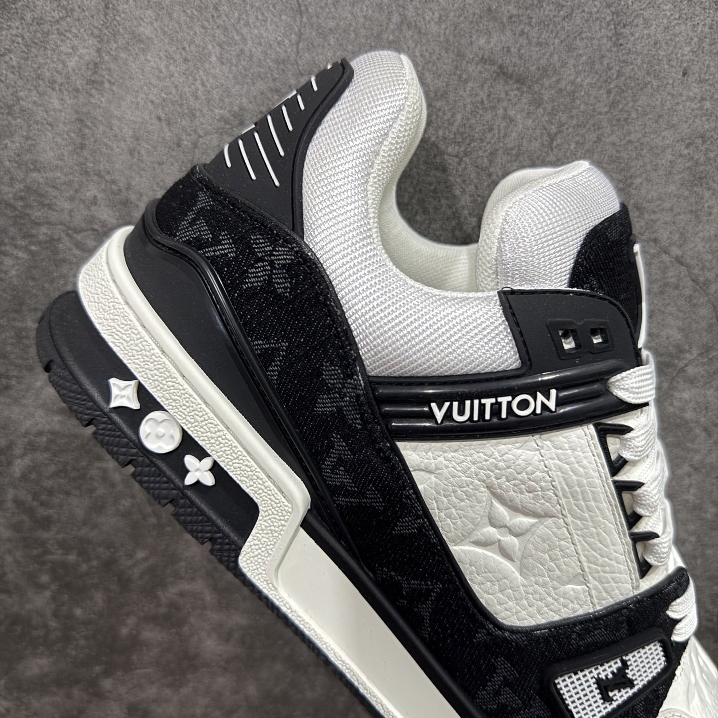 Louis Vuitton  Trainer Sneaker T538004 | Yoyubuy Spreadsheet