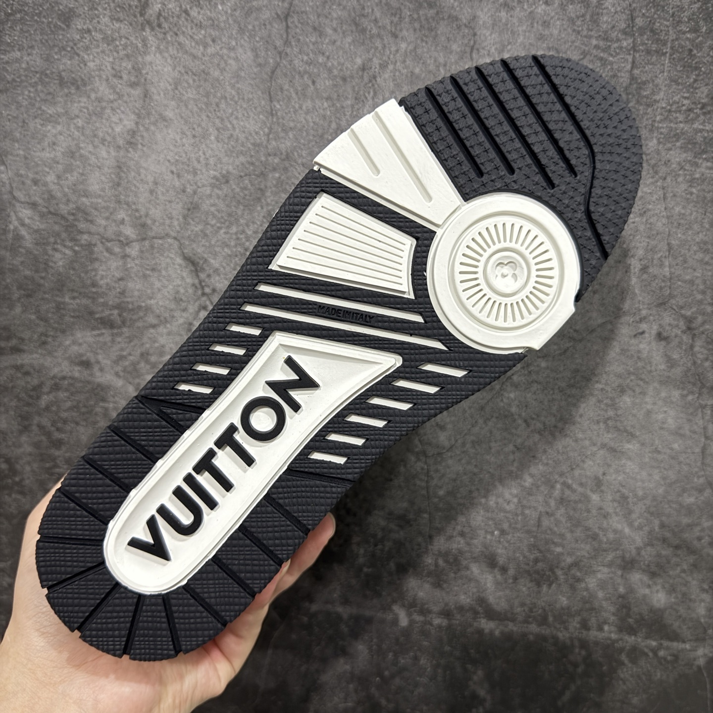 Louis Vuitton  Trainer Sneaker T538004 | Yoyubuy Spreadsheet
