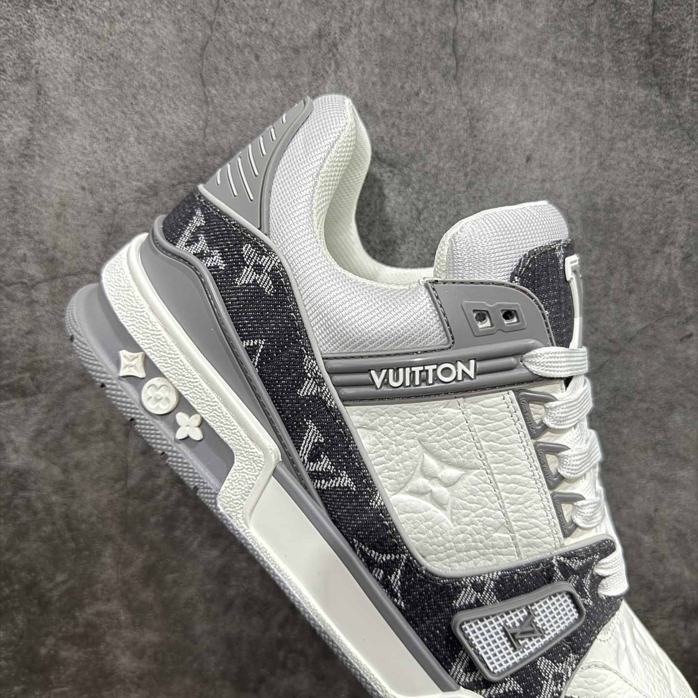 Louis Vuitton  Trainer Sneaker T538003 | Yoyubuy Spreadsheet