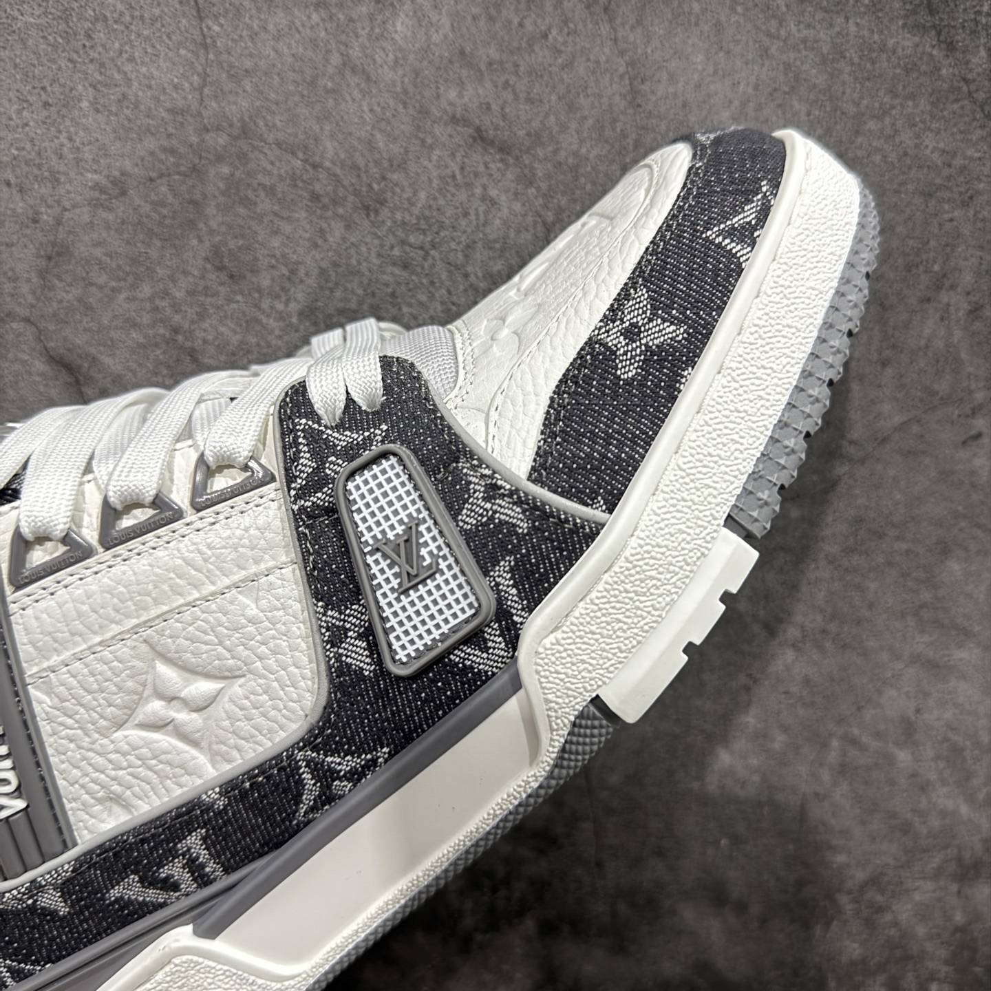 Louis Vuitton  Trainer Sneaker T538003 | Yoyubuy Spreadsheet