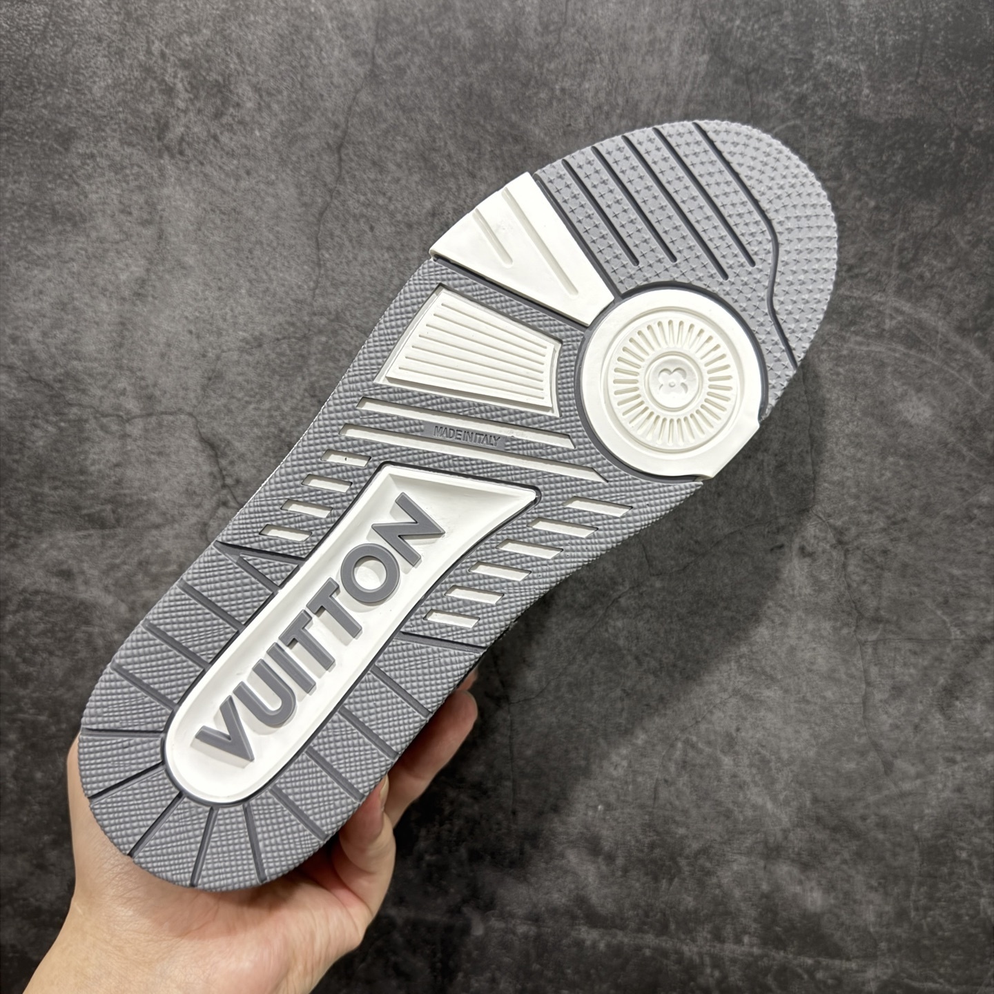 Louis Vuitton  Trainer Sneaker T538003 | Yoyubuy Spreadsheet