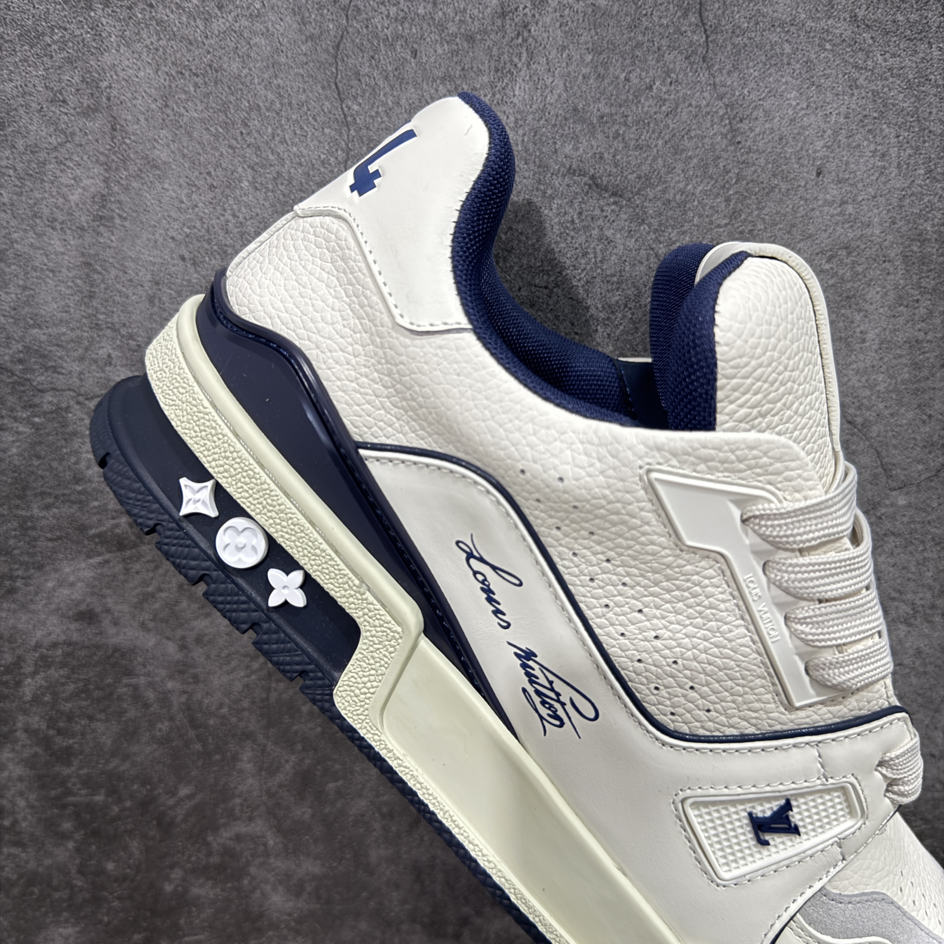 Louis Vuitton  Trainer Sneaker T538006 | Yoyubuy Spreadsheet