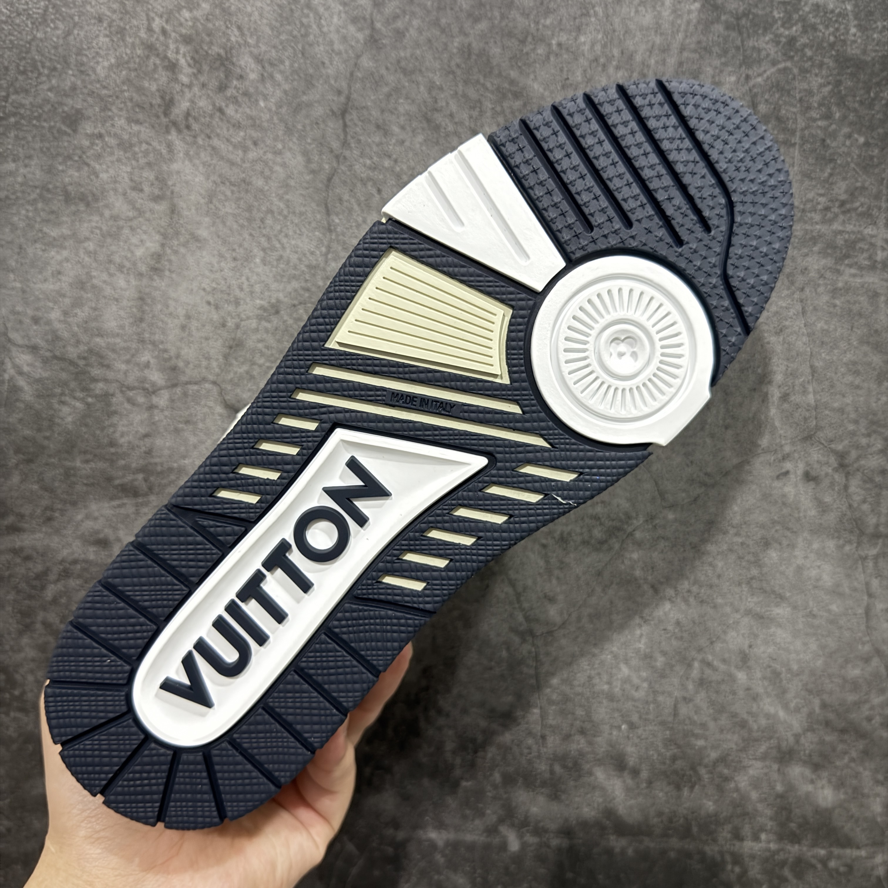 Louis Vuitton  Trainer Sneaker T538006 | Yoyubuy Spreadsheet