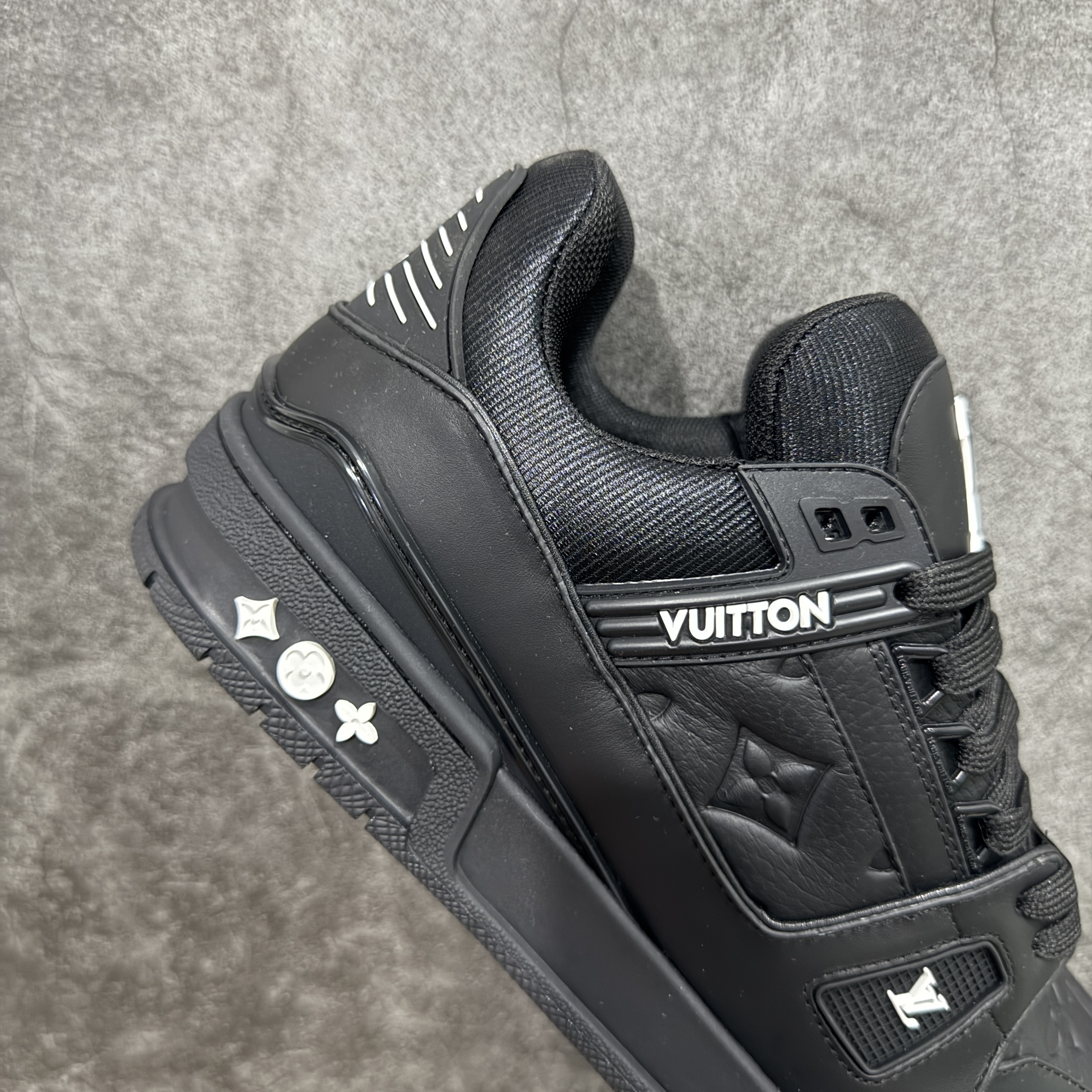 Louis Vuitton  Trainer Sneaker T538007 | Yoyubuy Spreadsheet