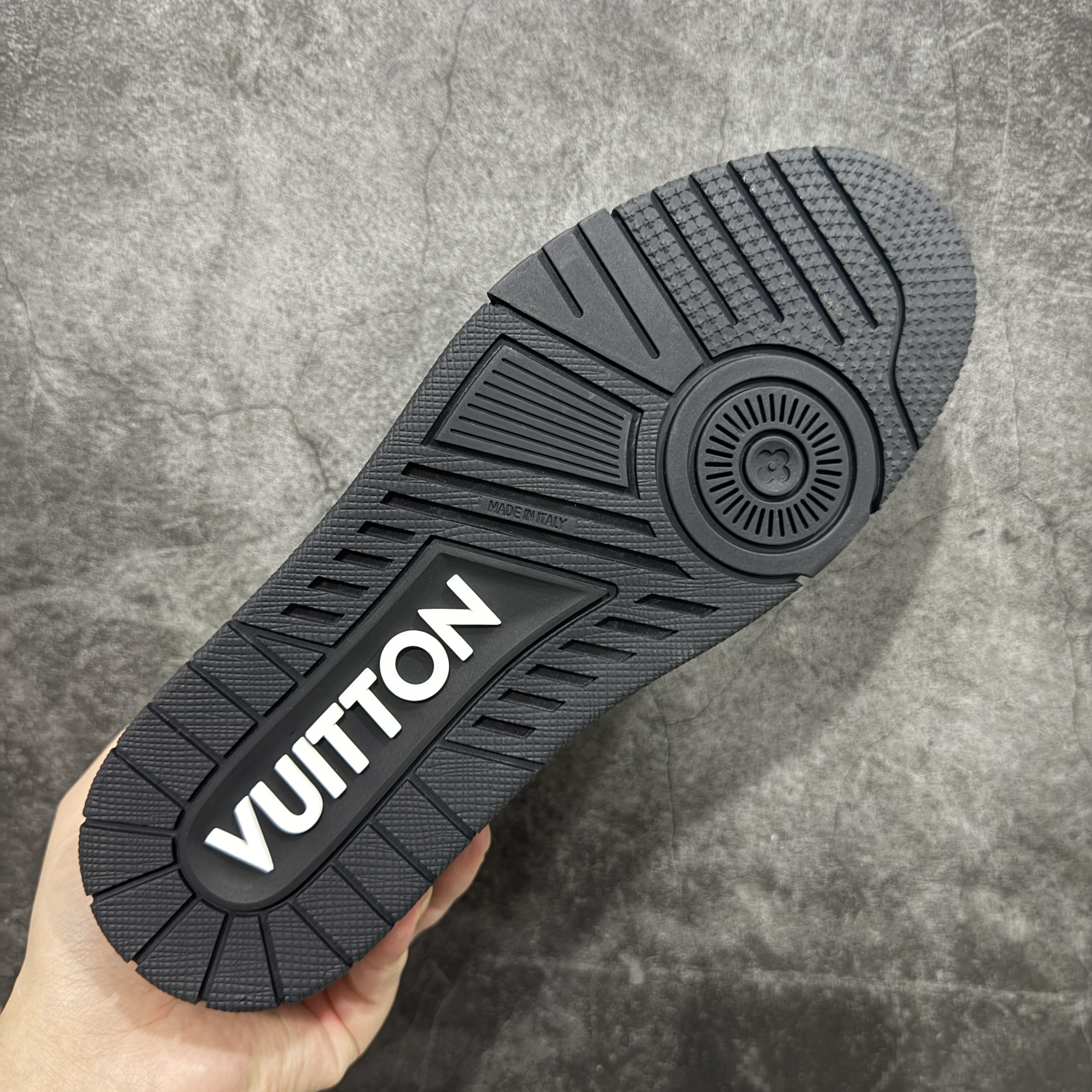Louis Vuitton  Trainer Sneaker T538007 | Yoyubuy Spreadsheet