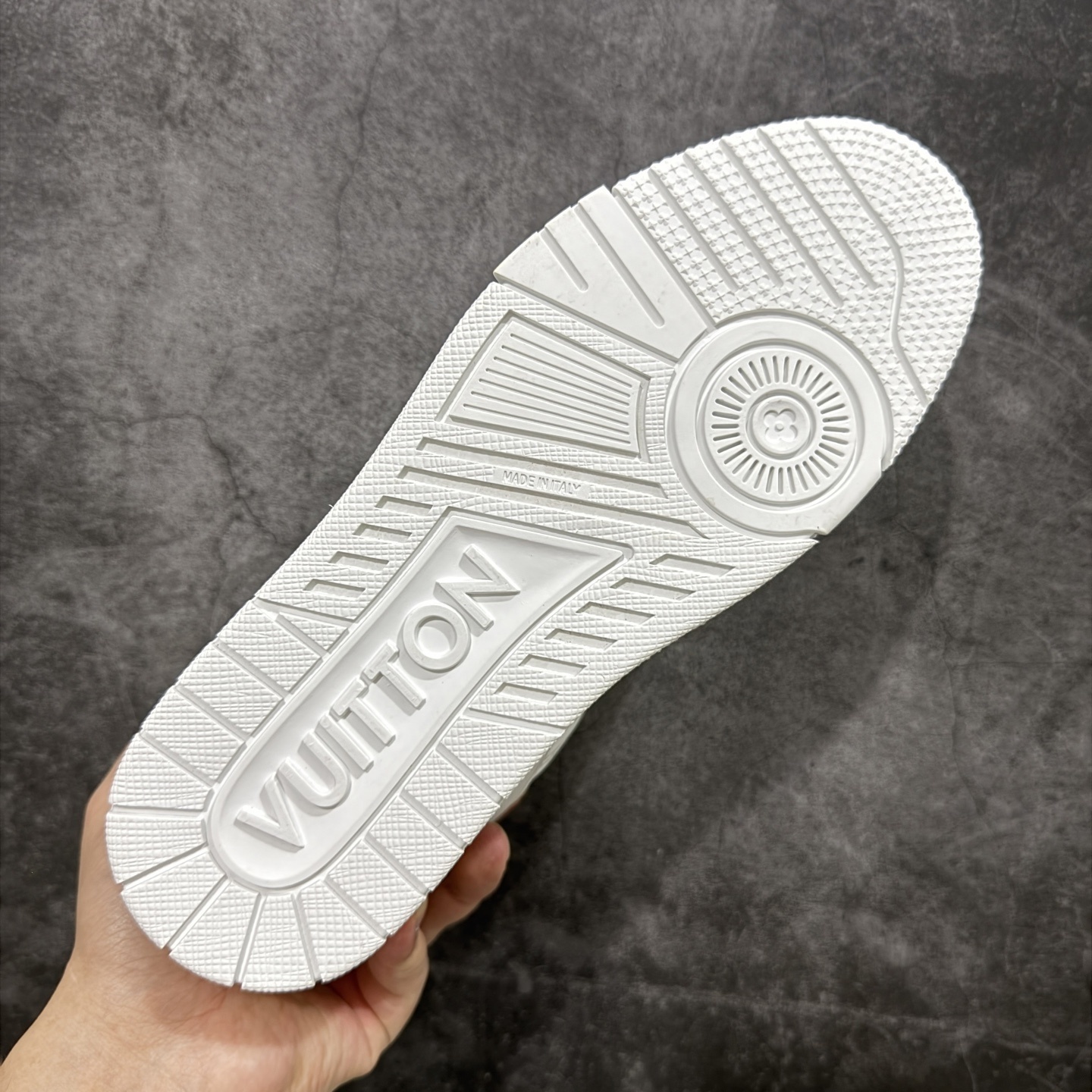 Louis Vuitton Trainer Sneaker T538008 | Yoyubuy Spreadsheet