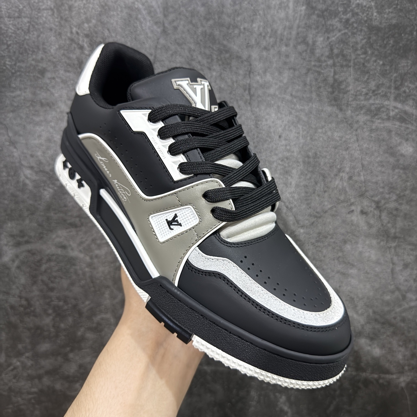 Louis Vuitton Trainer Sneaker T538010 | Yoyubuy Spreadsheet