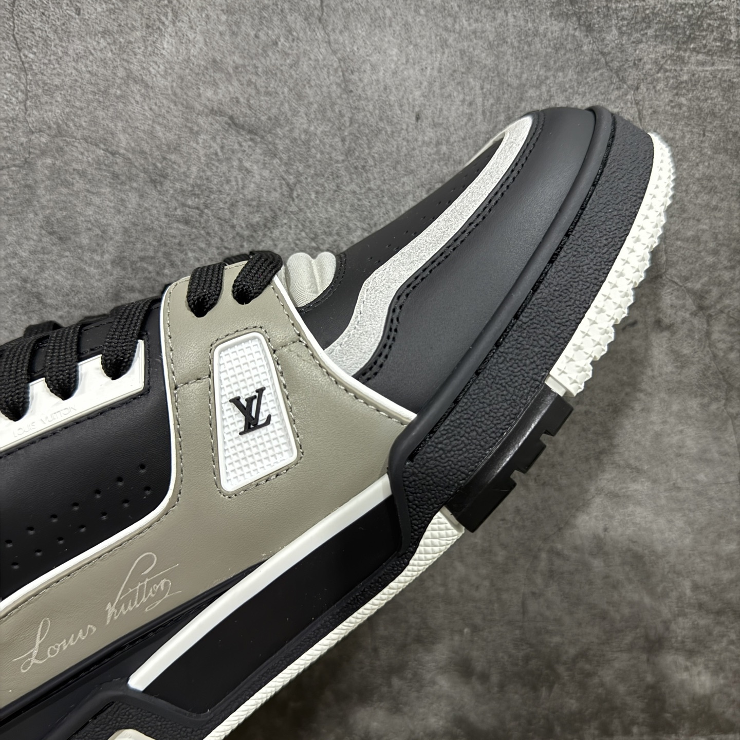 Louis Vuitton Trainer Sneaker T538010 | Yoyubuy Spreadsheet