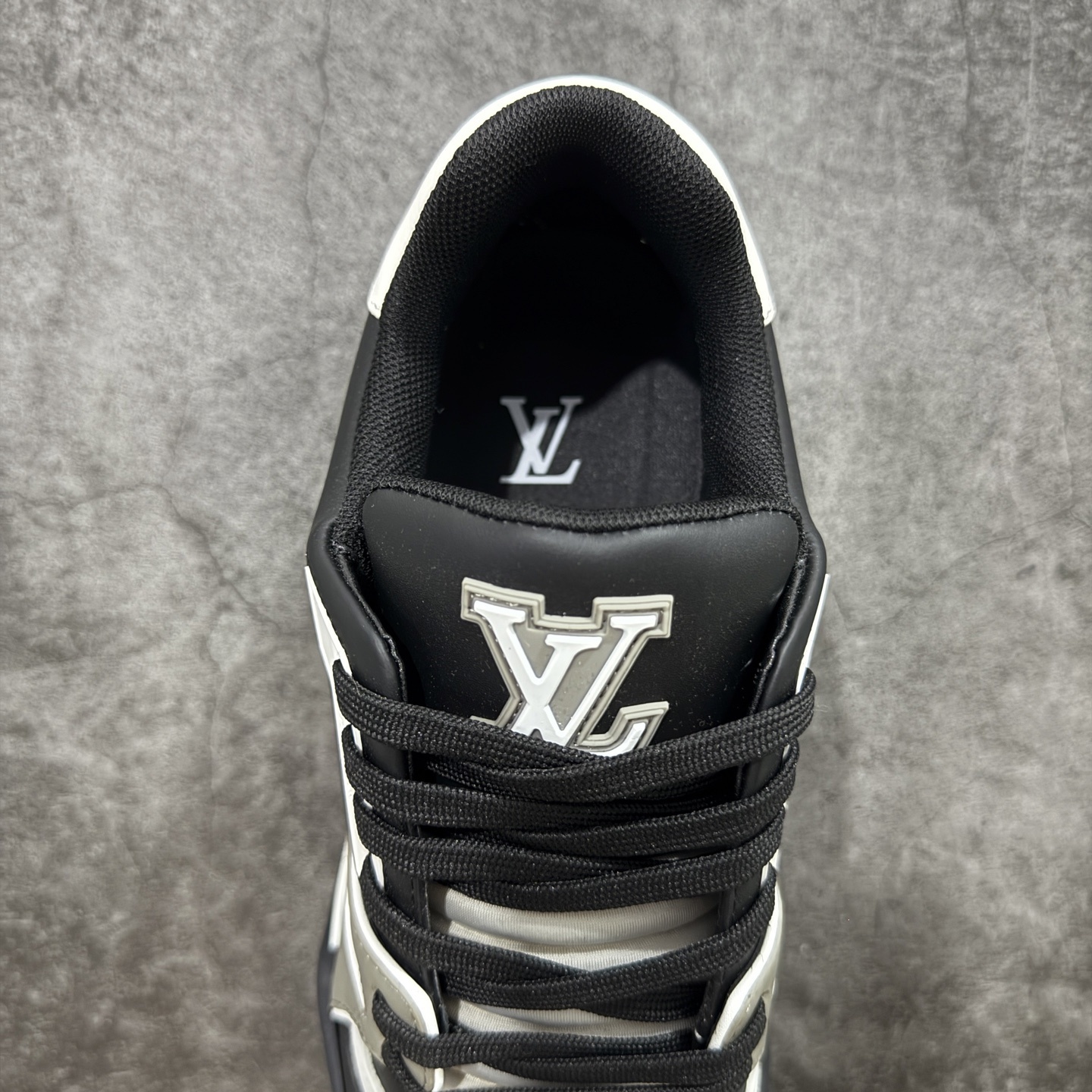 Louis Vuitton Trainer Sneaker T538010 | Yoyubuy Spreadsheet