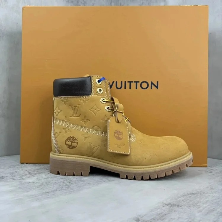 1014 Fashionable Rhubarb Boots