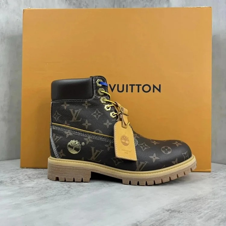 1014 Fashionable Rhubarb Boots