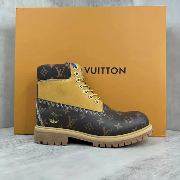 1014 Fashionable Rhubarb Boots