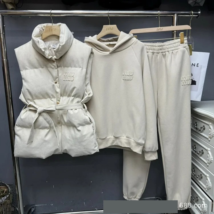 Three-piece Set of Vest, Versatile for + Fleece Sweatshirt 24 Casual + Suede