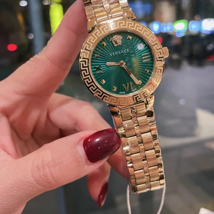 New Versace VERSACE GRECA ICON series, 36mm diameter, Greek key bezel, retro Roman rivet hour markers, three-dimensional texture, elegant and uninhibited