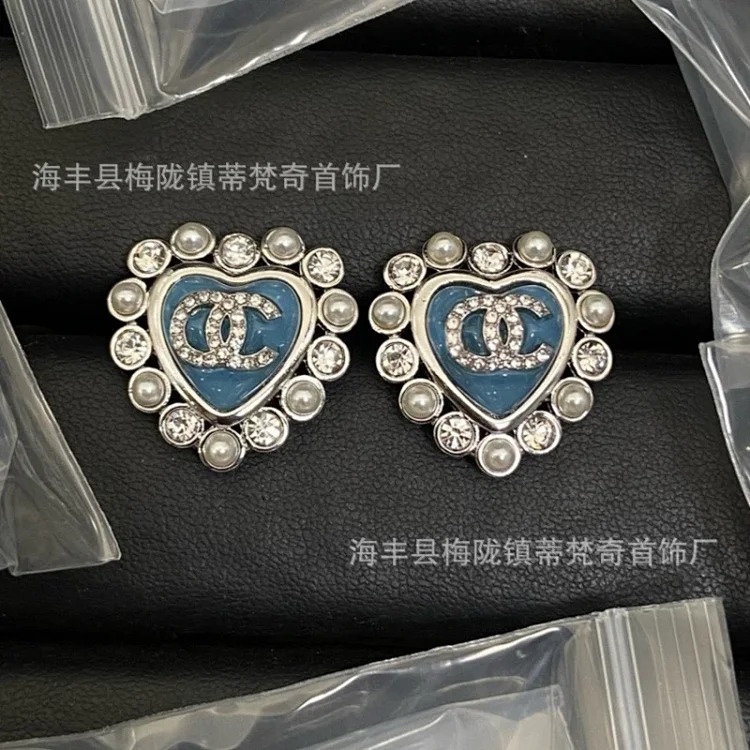 Chanel New Vintage Pearl Heart Earrings