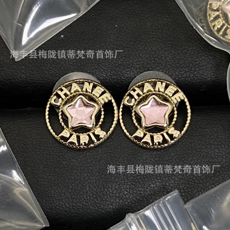 Chanel New Vintage Pearl Heart Earrings