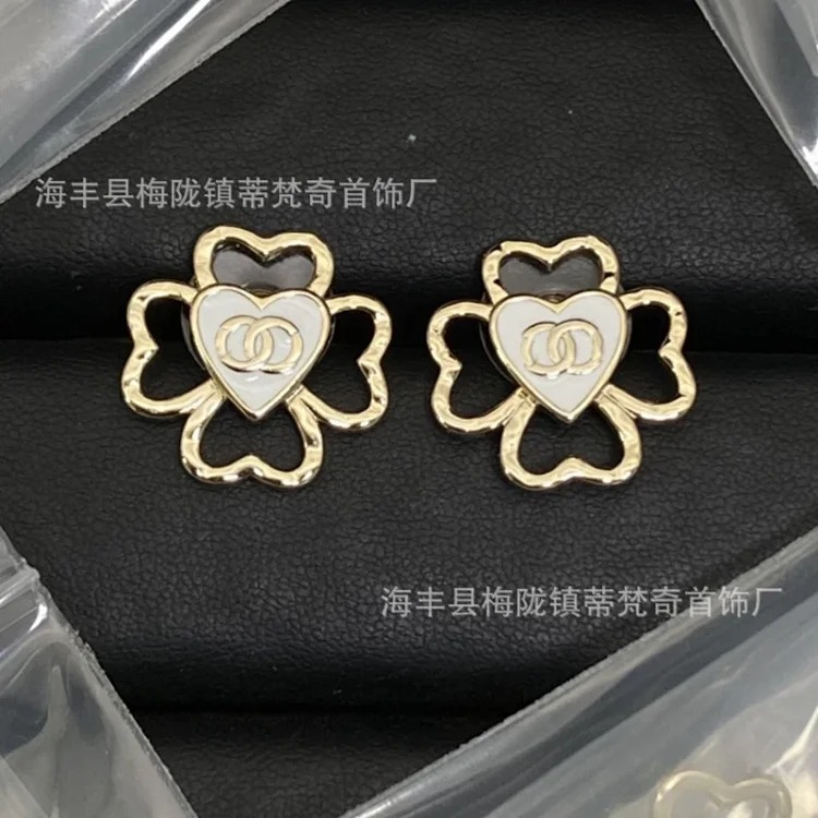 Chanel New Vintage Pearl Heart Earrings