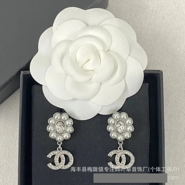 Chanel New Fashion Premium Heart Earrings