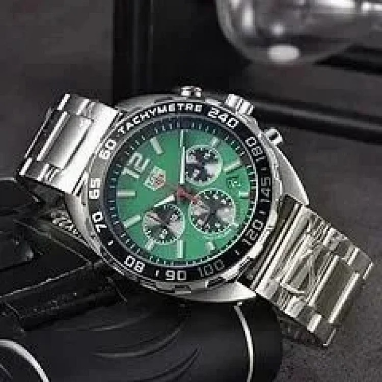 One watch, hundreds of attitudes (Rolex)