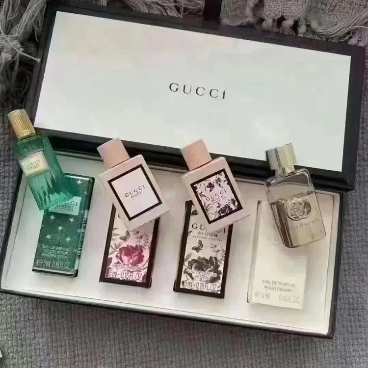 Fashionable and Popular Perfume Set (P-0103)