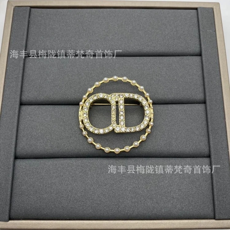 Dior Vintage Pearl Fashion Accessory