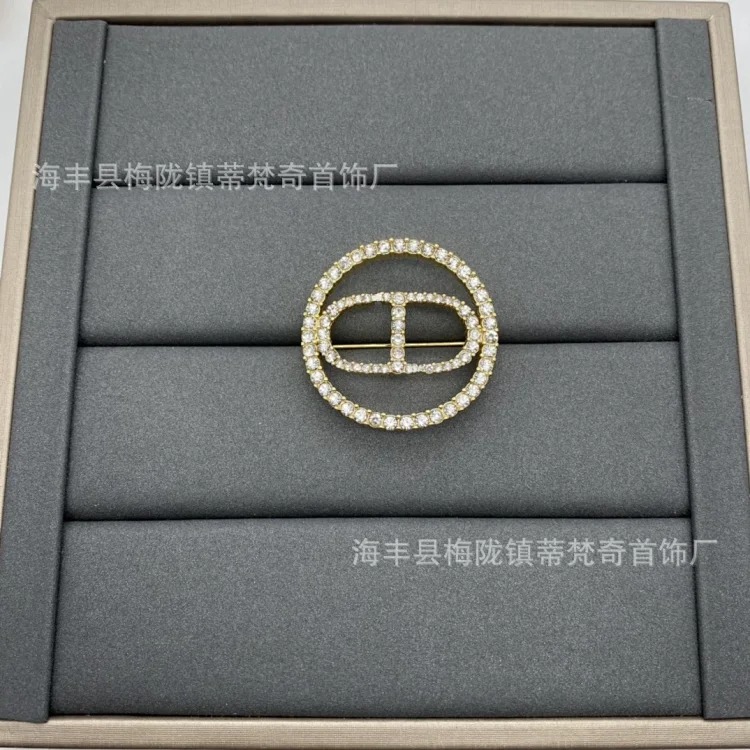 Dior Vintage Pearl Fashion Accessory