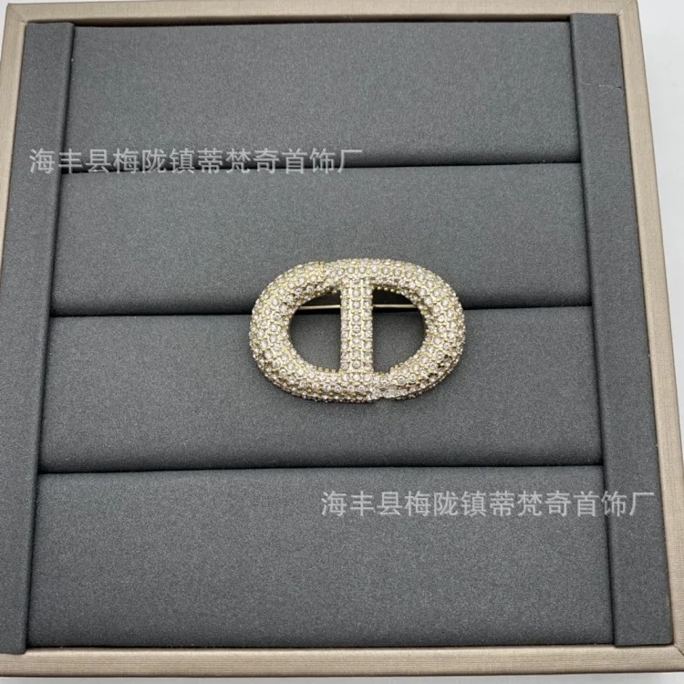 Dior Vintage Pearl Fashion Accessory
